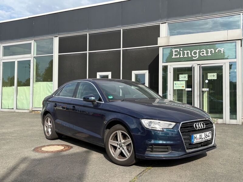 Blau Gebraucht 2019 Audi A3 Sport Limousine | 14.600 € (Superpreis) - Bild 1/4