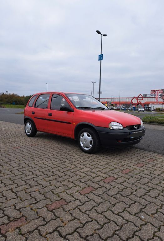 Rot Gebraucht 2000 Opel Corsa Limousine | 2.200 € (Teuer) - Bild 1/4