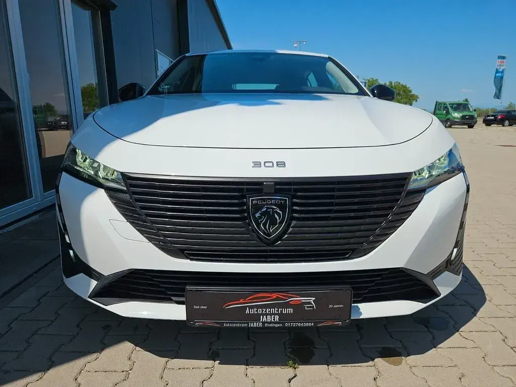 Gebraucht Peugeot 308 Active 110 PS (80 kW) 2022 Weiß Limousine