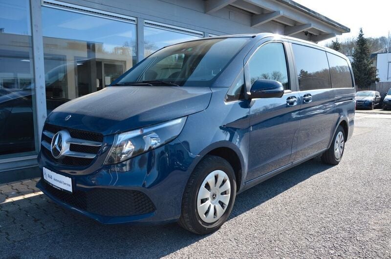 Stahlblau Gebraucht 2021 Mercedes V220 Van / Kleinbus | 31.990 € (Superpreis) - Bild 1/4