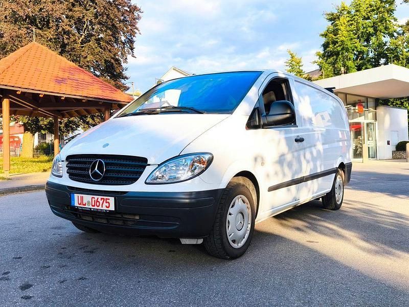 Weiß Gebraucht 2008 Mercedes Vito Van / Kleinbus | 3.280 € (Guter Preis) - Bild 1/4