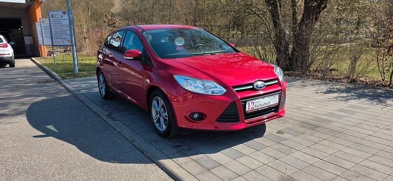 Gebraucht Ford Focus SYNC Edition 101 PS (74 kW) 2014 Rot Limousine