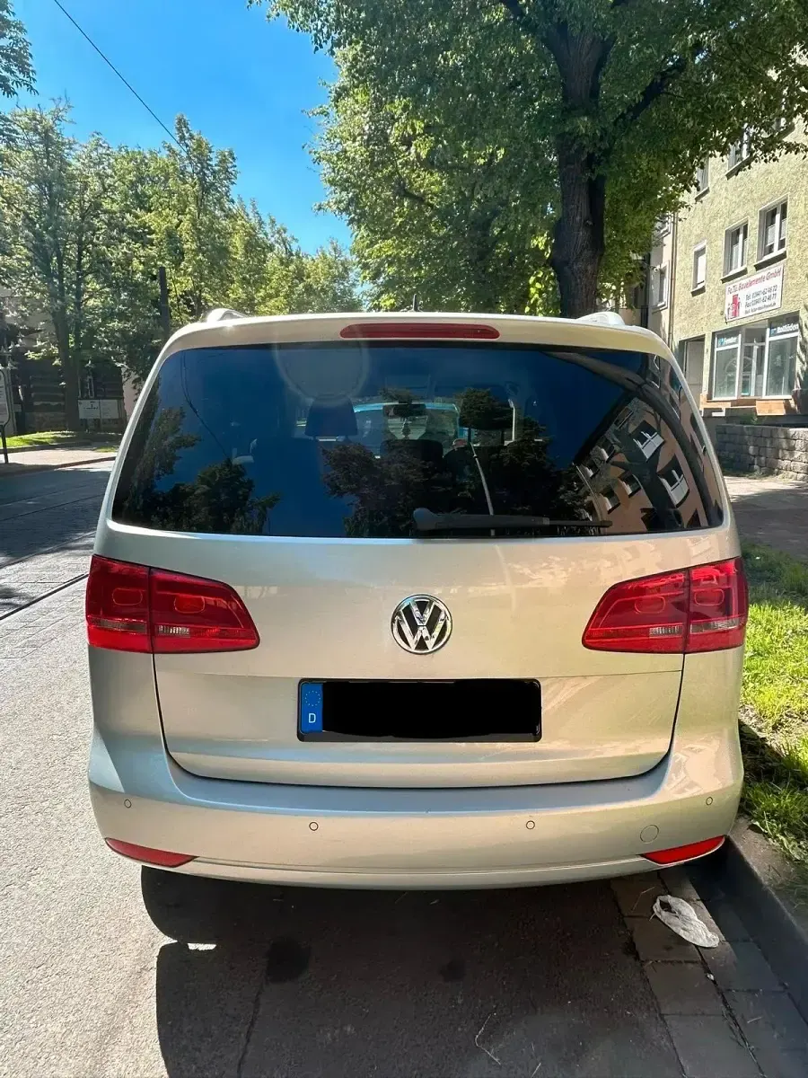 Gebraucht VW Touran Style 140 PS (102 kW) 2011 Grau Van / Kleinbus
