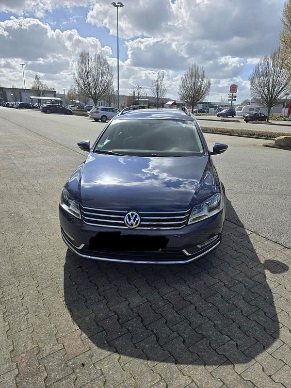 Second-hand VW Passat Highline 150 CP (110 kW) 2014 Albastru Break