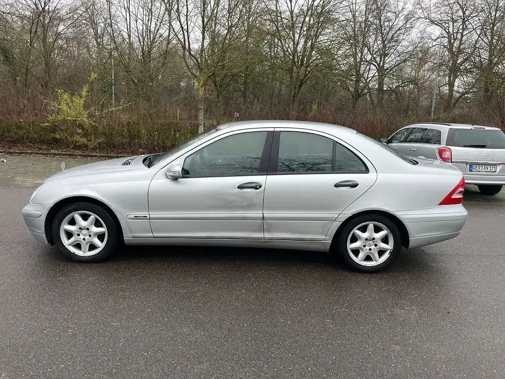Gebraucht Mercedes C180 Classic 143 PS (105 kW) 2002 Silber Limousine