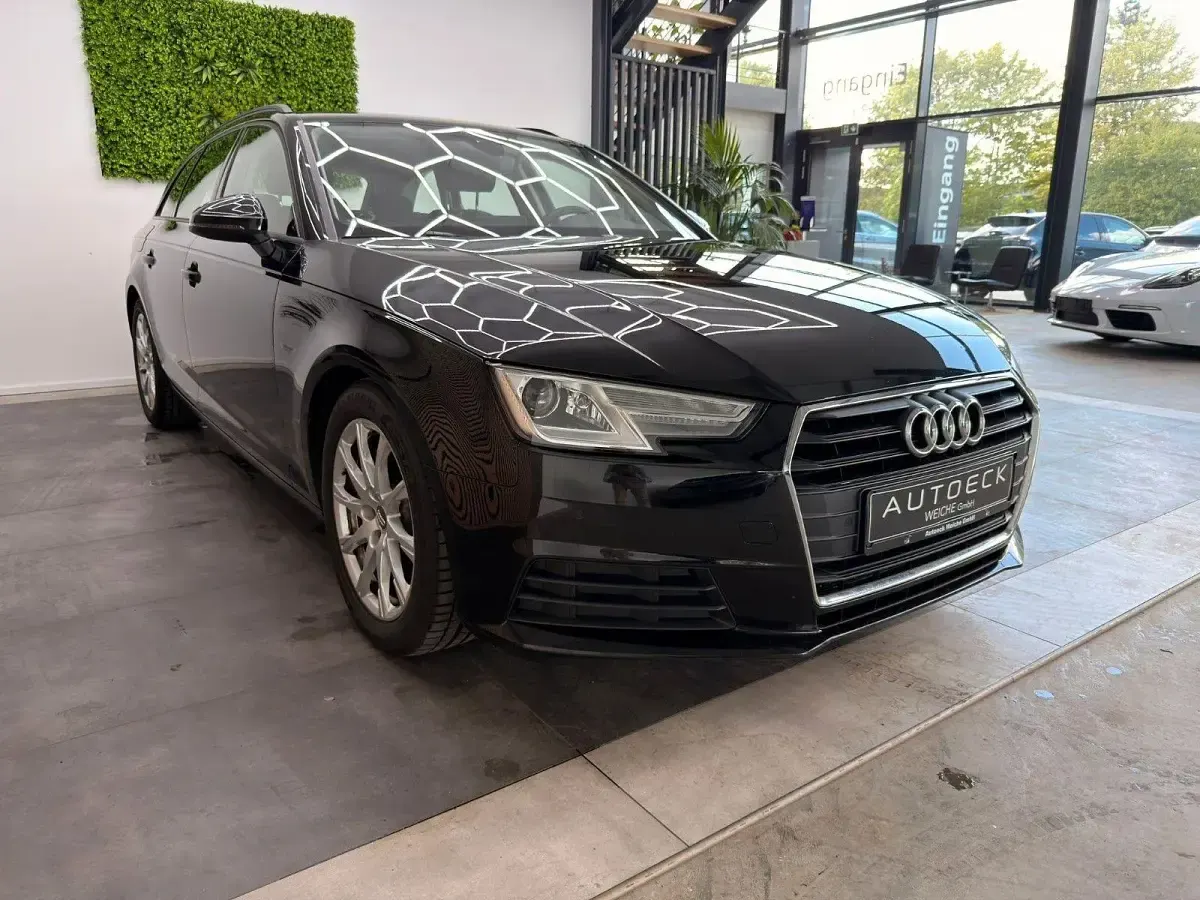 Gebraucht Audi A4 Basis 190 PS (139 kW) 2019 Schwarz Kombi