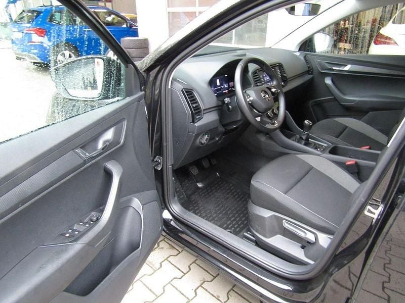 Gebraucht Skoda Karoq Active 110 PS (80 kW) 2023 Cerna magic/black magic SUV