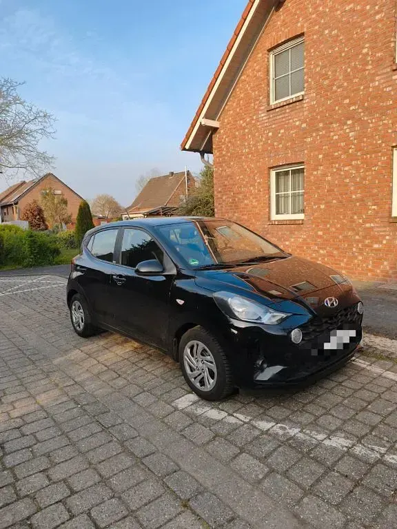 Gebraucht Hyundai i10 Select 67 PS (49 kW) 2020 Schwarz Kleinwagen