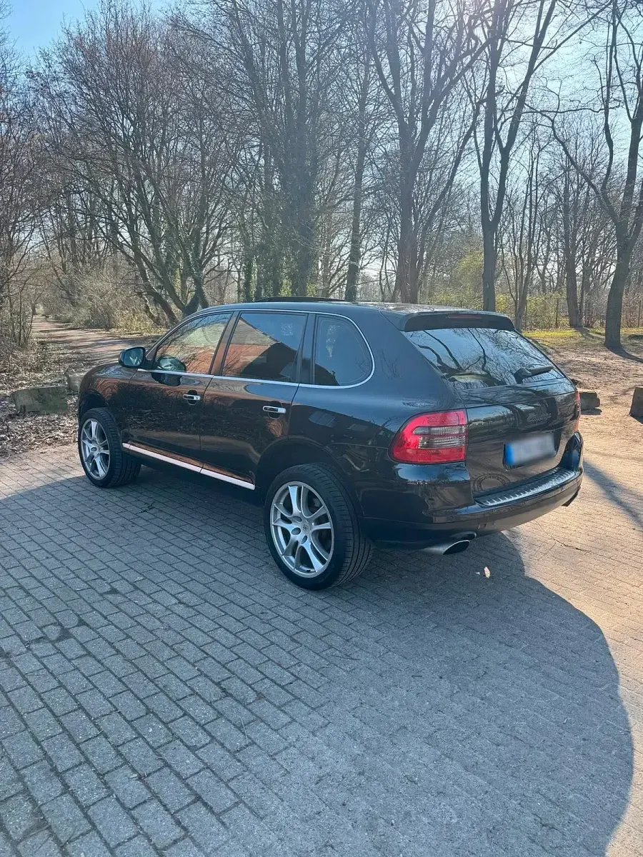 Second-hand Porsche Cayenne 250 CP (183 kW) 2007 Negru SUV