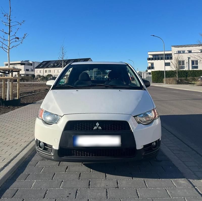 Gebraucht Mitsubishi Colt 75 PS (55 kW) 2012 Weiß Kleinwagen