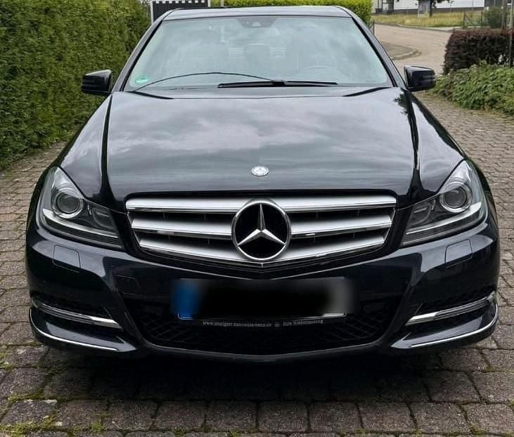 Schwarz Gebraucht 2012 Mercedes C250 Limousine | 8.500 € (Superpreis) - Bild 1/4