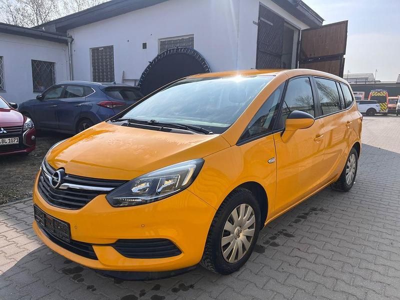 Gebraucht Opel Zafira Edition 120 PS (88 kW) 2018 Orange Van / Kleinbus