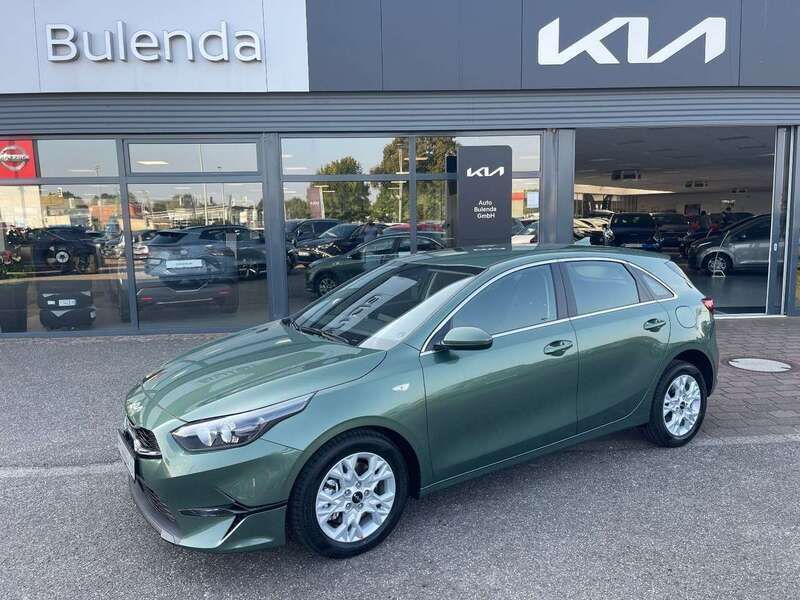 Grün Neu 2025 Kia Ceed Comfort Kleinwagen | 25.490 € (Fairer Preis) - Bild 1/4