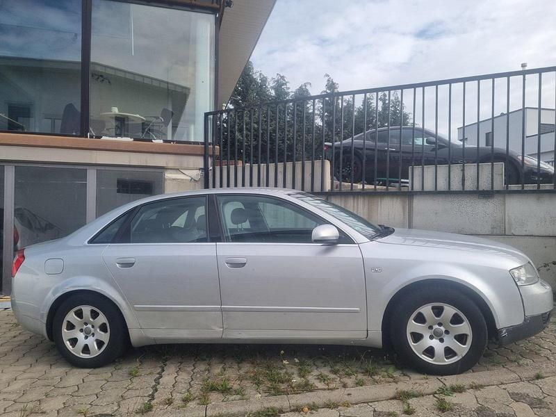 Silber Gebraucht 2001 Audi A4 Limousine | 990 € (Superpreis) - Bild 1/4
