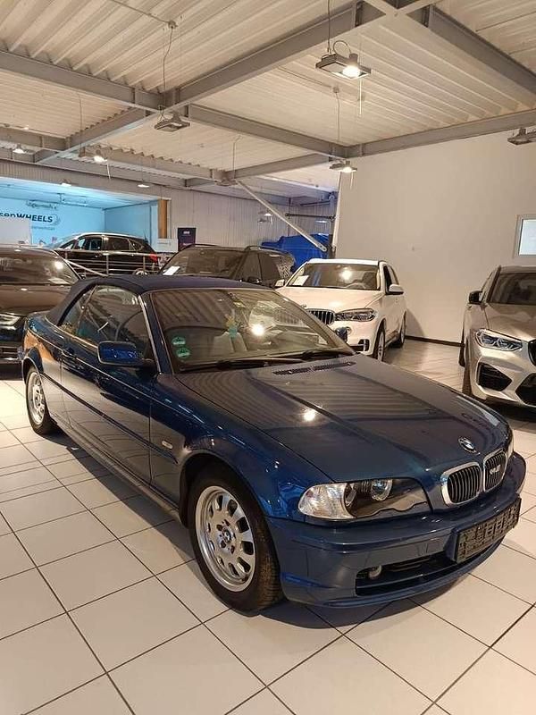 Blau Gebraucht 2001 BMW 320 Cabriolet Sport Line Cabrio | 5.990 € (Superpreis) - Bild 1/4