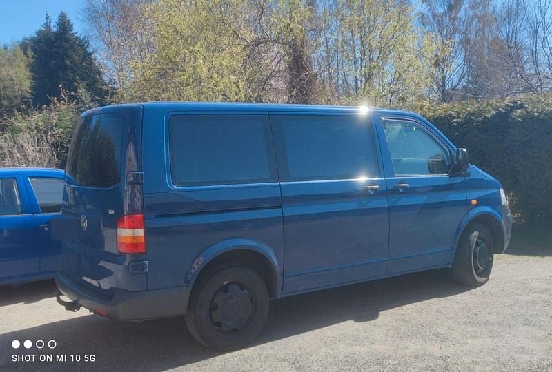 Gebraucht VW T5 131 PS (96 kW) 2010 Blau Van