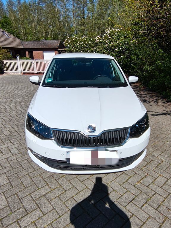 Weiß Gebraucht 2018 Skoda Fabia Clever Kombi | 9.999 € - Bild 1/4