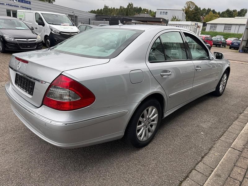 Gebraucht Mercedes E200 Elegance 184 PS (135 kW) 2008 Silber Limousine