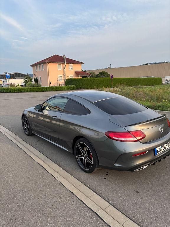 Grau Gebraucht 2017 Mercedes C250 AMG line Coupé | 22.900 € (Fairer Preis) - Bild 1/4