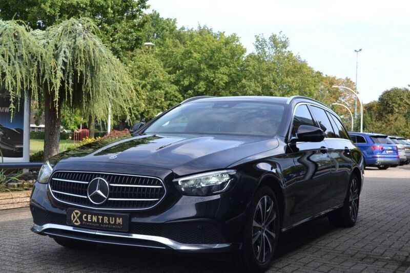 Schwarz Gebraucht 2021 Mercedes E300 Limousine | 32.560 € - Bild 1/4