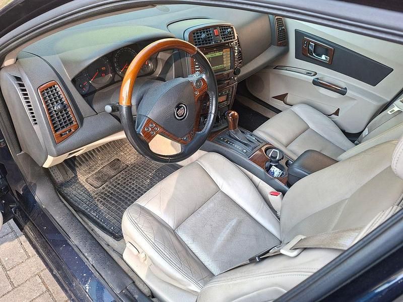 Second-hand Cadillac CTS 218 CP (160 kW) 2004 Albastru Berlinǎ