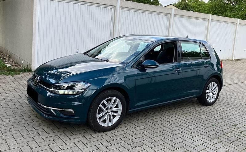 Grün Gebraucht 2017 VW Golf VII Limousine | 9.950 € (Fairer Preis) - Bild 1/4