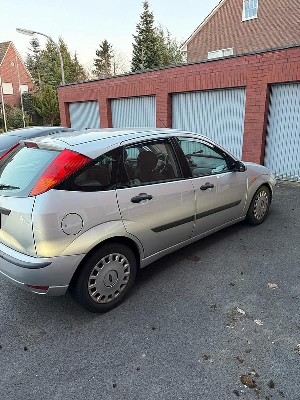 Gebraucht Ford Focus 100 PS (73 kW) 2003 Grau Kleinwagen