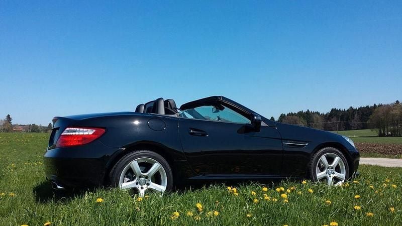 Schwarz Gebraucht 2015 Mercedes SLK200 Cabrio | 21.800 € (Fairer Preis) - Bild 1/4
