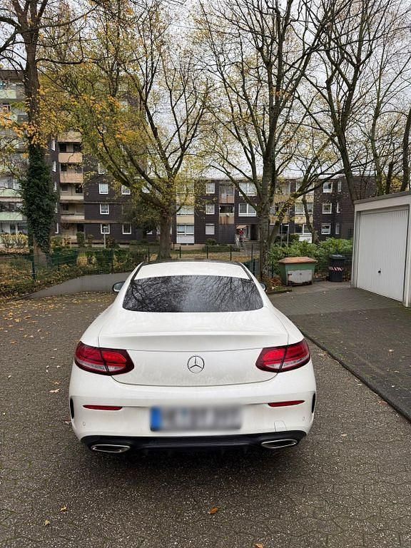 Gebraucht Mercedes C300 258 PS (189 kW) 2019 Weiß Coupé