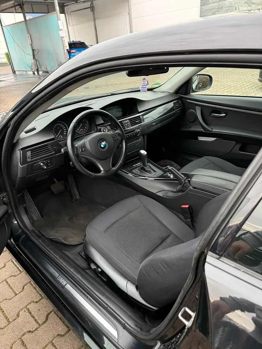 Gebraucht BMW 325 204 PS (150 kW) 2010 Schwarz Coupé