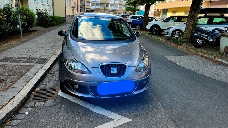 Grau Gebraucht 2005 Seat Altea Fresh Van / Kleinbus | 3.650 € (Teuer) - Bild 1/4