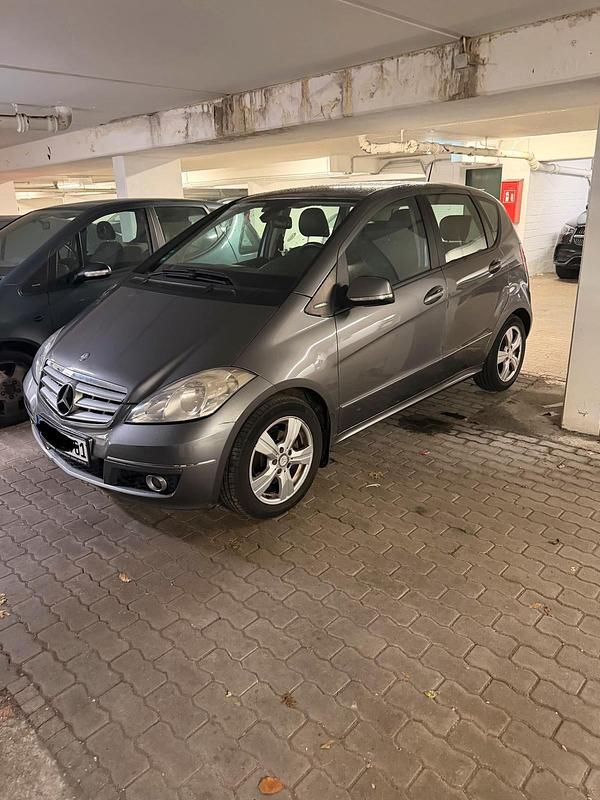 Grau Gebraucht 2008 Mercedes A170 Avantgarde Limousine | 2.100 € (Superpreis) - Bild 1/4