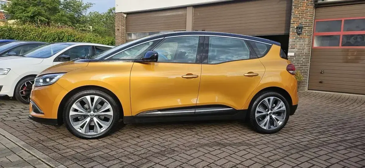 Gebraucht Renault Scénic IV Intens 110 PS (80 kW) 2017 Gelb epa + schwarz gne Van / Kleinbus