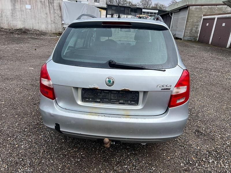 Gebraucht Skoda Fabia Ambiente 86 PS (63 kW) 2010 Silber Kombi