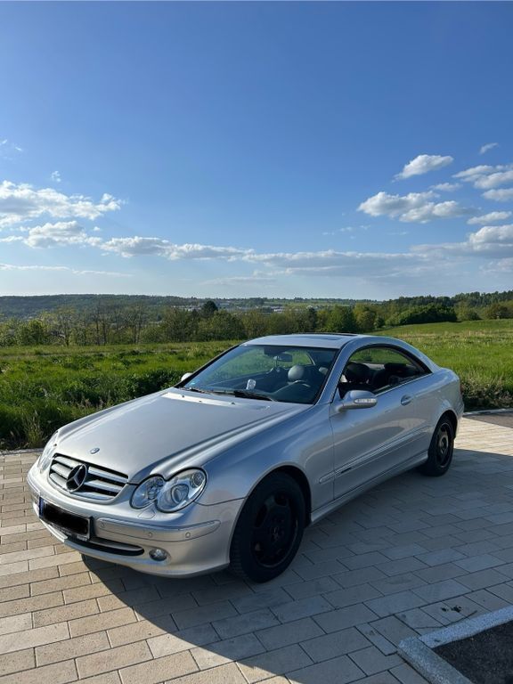 Silber Gebraucht 2002 Mercedes CLK320 Elegance Coupé | 5.250 € (Fairer Preis) - Bild 1/4