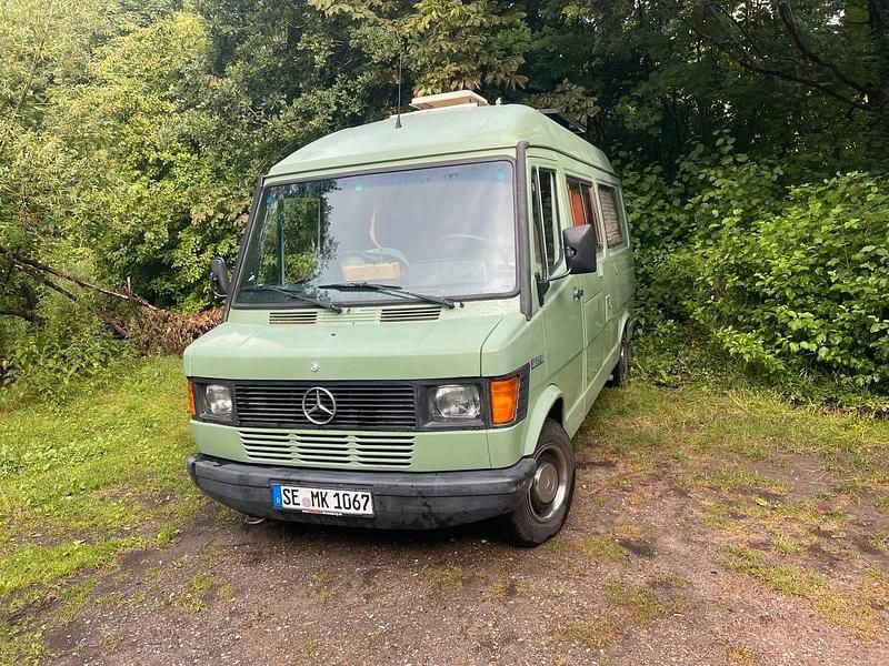 Grün Gebraucht 1977 Mercedes T1 Van | 9.200 € - Bild 1/4
