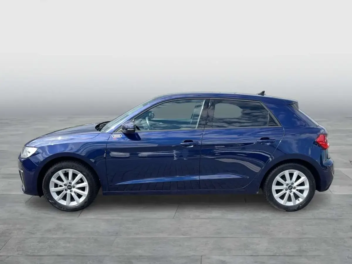 Gebraucht Audi A1 Sportback Basis 95 PS (69 kW) 2024 Navarrablau metallic Kleinwagen