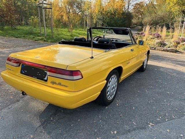 Gebraucht Alfa Romeo Spider 120 PS (88 kW) 1992 Gelb Cabrio