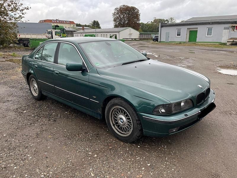 Grün Gebraucht 2000 BMW 523 Limousine | 2.500 € (Superpreis) - Bild 1/4