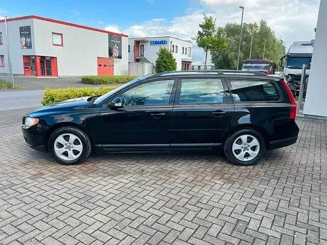 Gebraucht Volvo V70 Basis 136 PS (100 kW) 2009 Schwarz Kombi