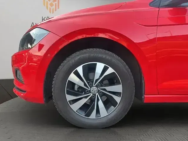 Używany VW Polo Comfortline 75 KM (55 kW) 2017 Czerwony Hatchback