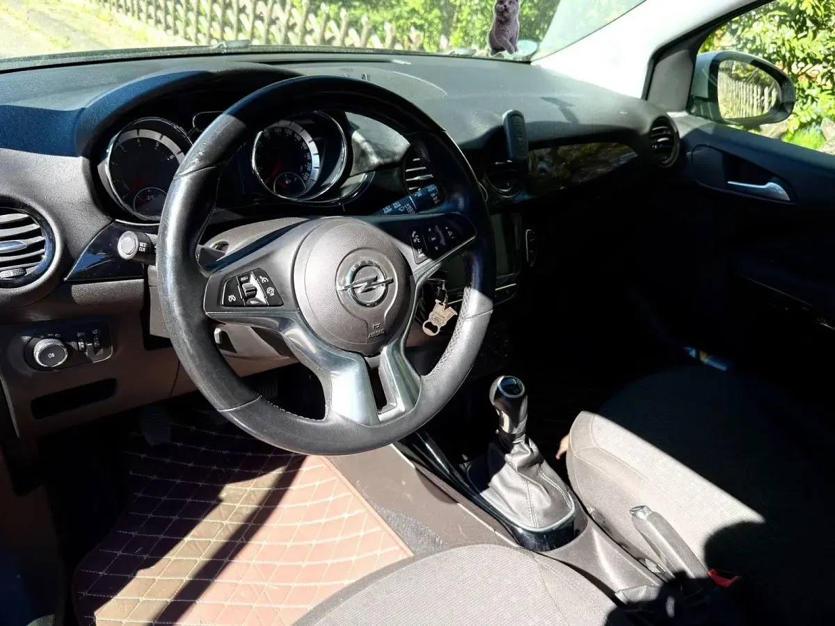 Używany Opel Adam Glam 87 KM (63 kW) 2017 Purpurowy Hatchback