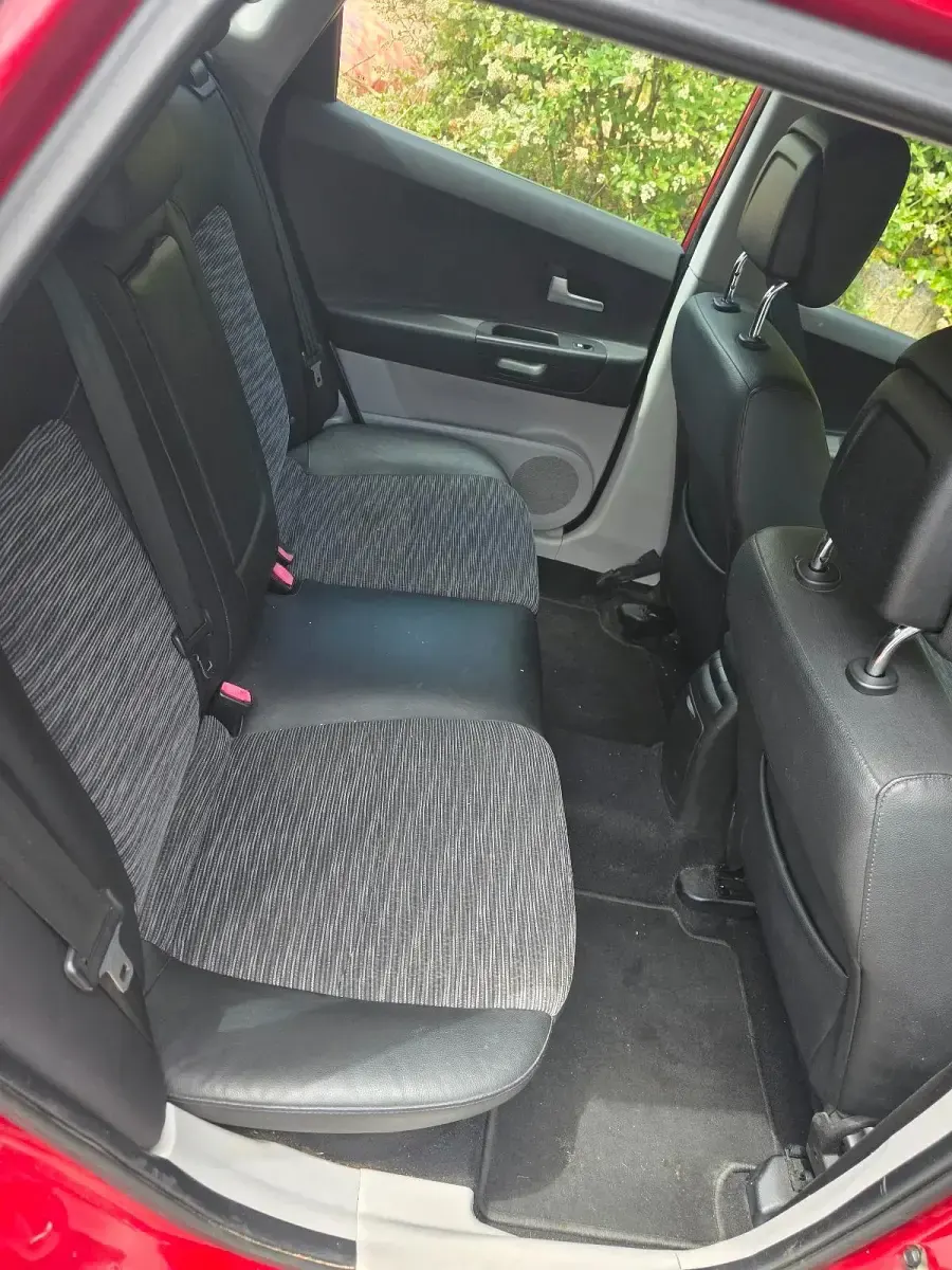 Gebraucht Kia Ceed 95 PS (69 kW) 2007 Rot Kleinwagen
