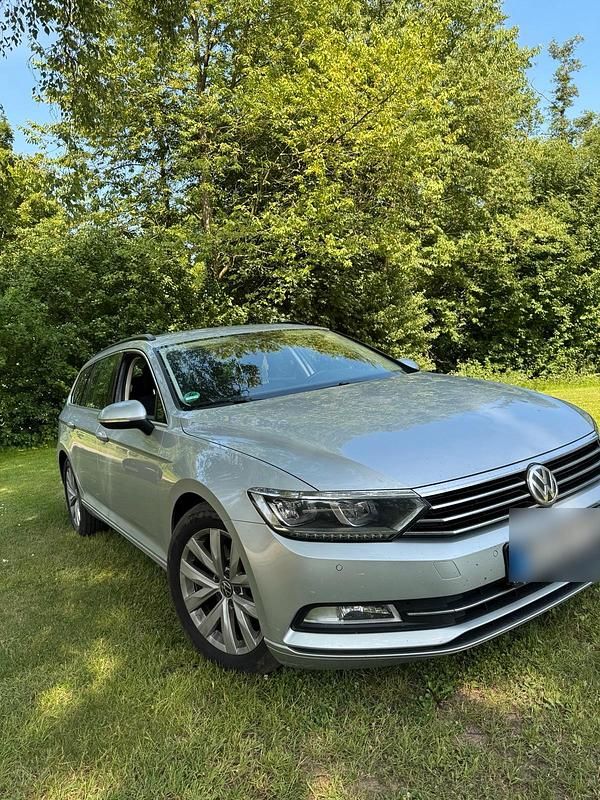 Grau Gebraucht 2018 VW Passat Kombi | 10.999 € (Fairer Preis) - Bild 1/4