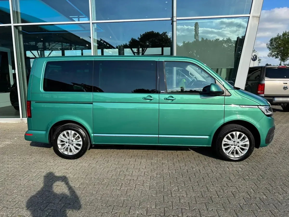 Gebraucht VW Multivan Generation Six 151 PS (111 kW) 2021 Grün Van / Kleinbus