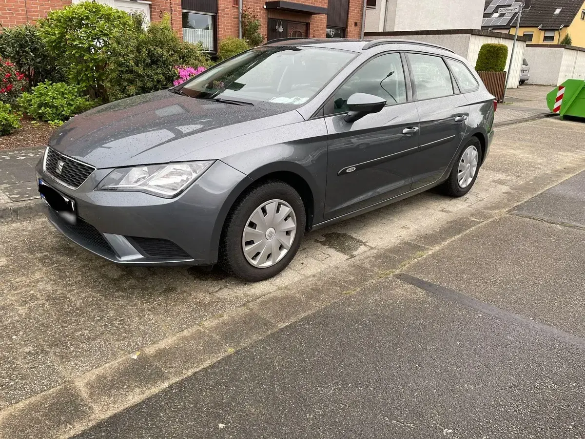 Używany Seat Leon ST Reference 110 KM (80 kW) 2015 Szary Kombi