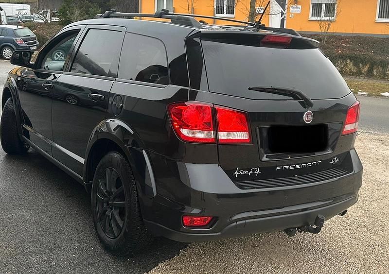 Schwarz Gebraucht 2015 Fiat Freemont SUV | 7.000 € (Superpreis) - Bild 1/4