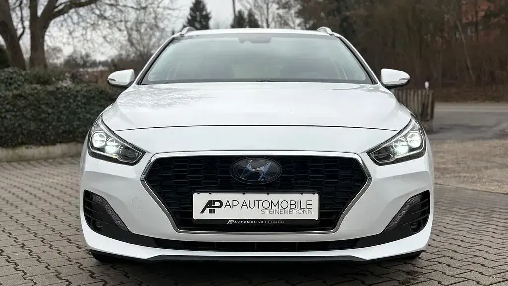 Gebraucht Hyundai i30 Trend 136 PS (100 kW) 2019 Weiß Kombi