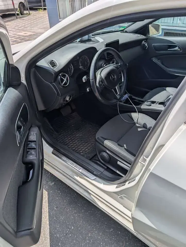 Gebraucht Mercedes A200 AMG line 163 PS (119 kW) 2013 Weiß Kleinwagen