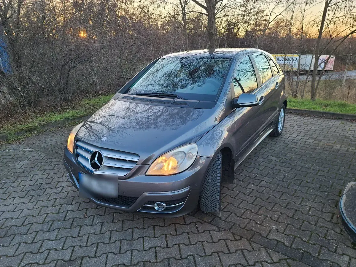 Gebraucht Mercedes B160 70 PS (51 kW) 2010 Silber Kleinwagen